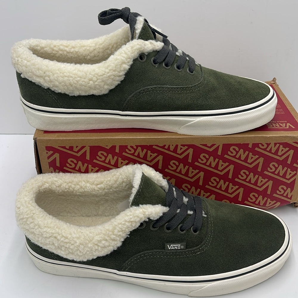 Vans WMNS Authentic Sherpa
Sherpa Grape Leaf
VN000CP4KCZ Green Sneakers - Picture 3 of 16